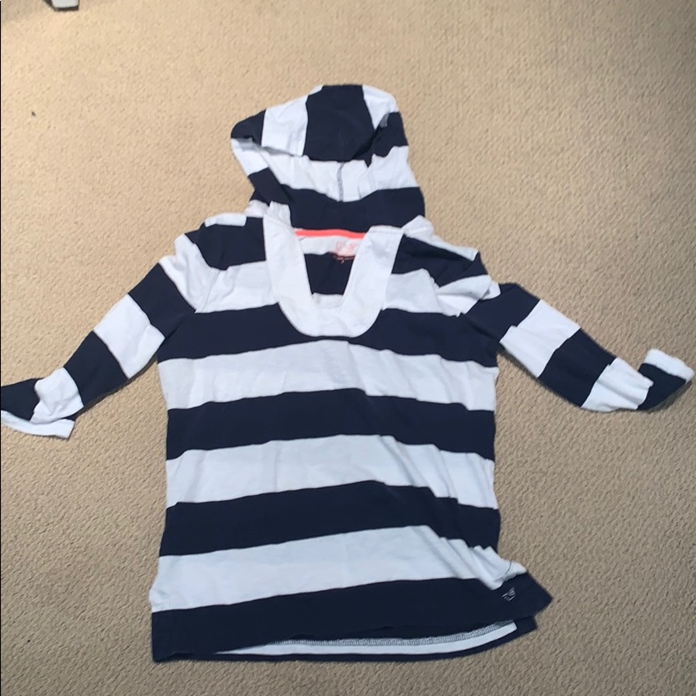 Vineyards vines hooded tee